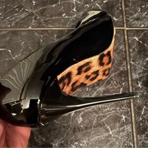 🔥♥️ EUC Black Patent Leather Stilettos with Leopard Insoles & Soles❣️